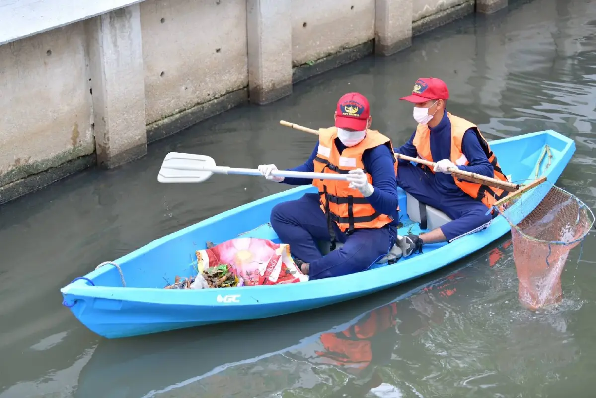 ผบ.ทร. ทำกิจกรรมจิตอาสา เนื่องในวันเฉลิมพระชนมพรรษา "พระพันปีหลวง"