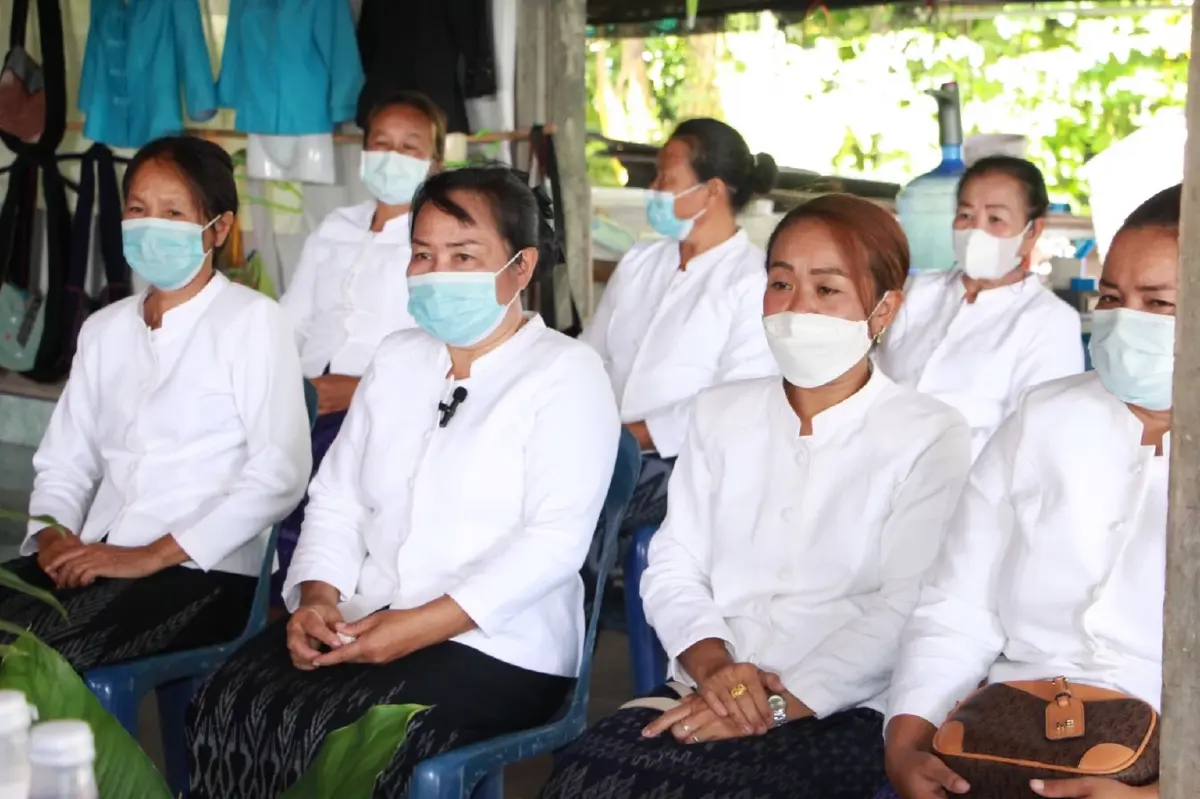 อธิบดีกพร.ส่งโฆษกกรม ลงพื้นที่ชมการฝึกทักษะ เพิ่มมูลค่าผลิตภัณฑ์ “ลองเบิ่งผ้ายาย”