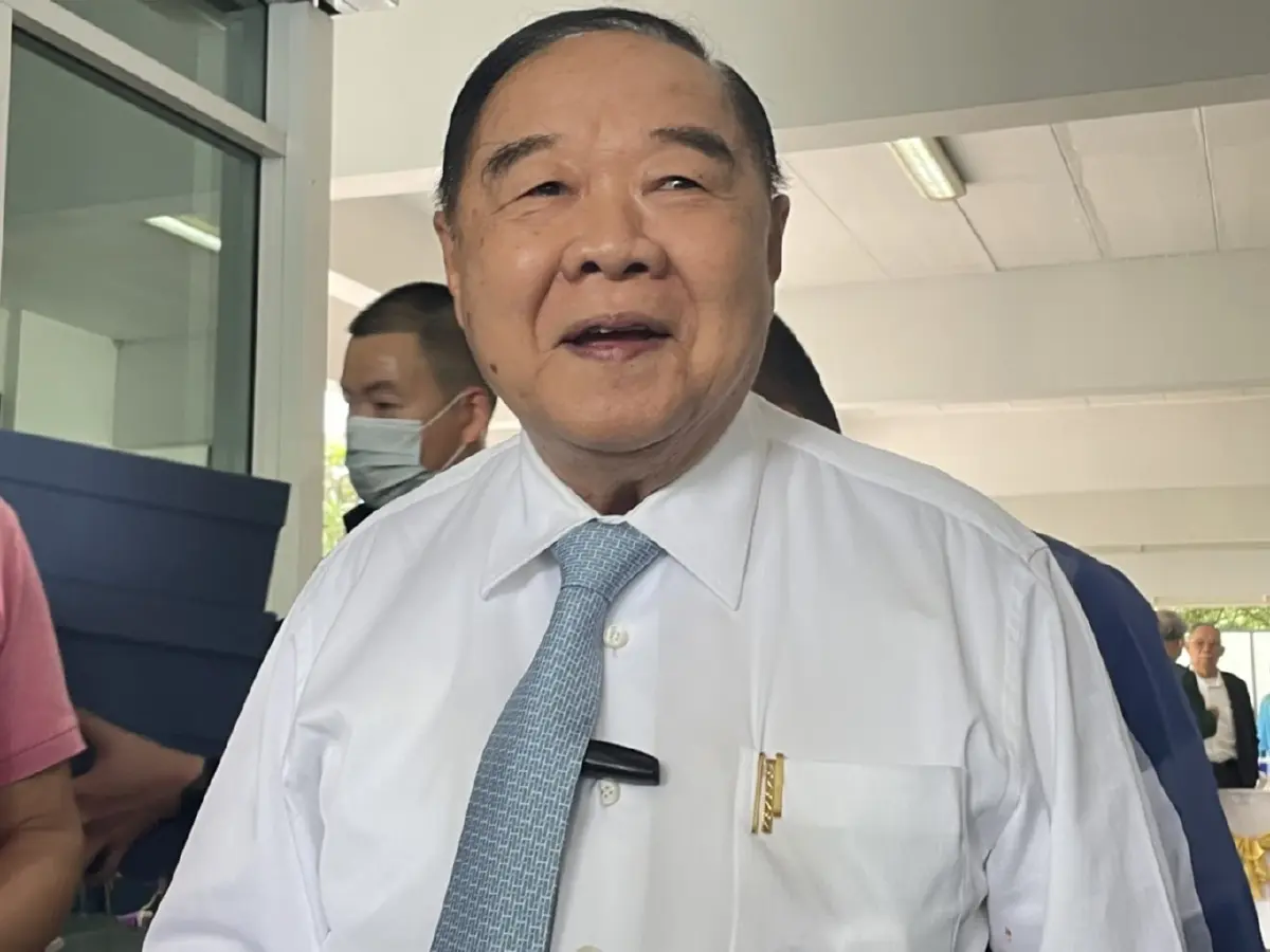 วันเกิด 77 ปี  "บิ๊กป้อม"เอิ๊กอ๊าก ถามกลับใครว่า ทะเลาะกัน ปิดห้องคุย 3 ป.