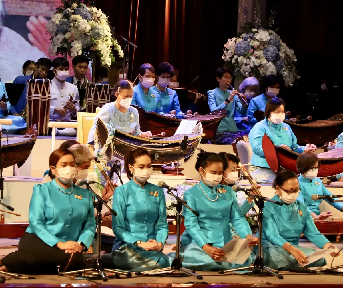 กรมสมเด็จพระเทพฯ ทรงดนตรีไทยในโอกาสวันเฉลิมพระชนมพรรษา 90 พรรษาสมเด็จพระพันปีหลวง