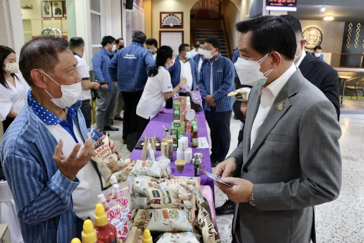 “พีระพันธุ์” เล็งปลดล็อกกฎหมาย ฟื้น เศรษฐกิจฐานราก พักหนี้คนตัวเล็ก