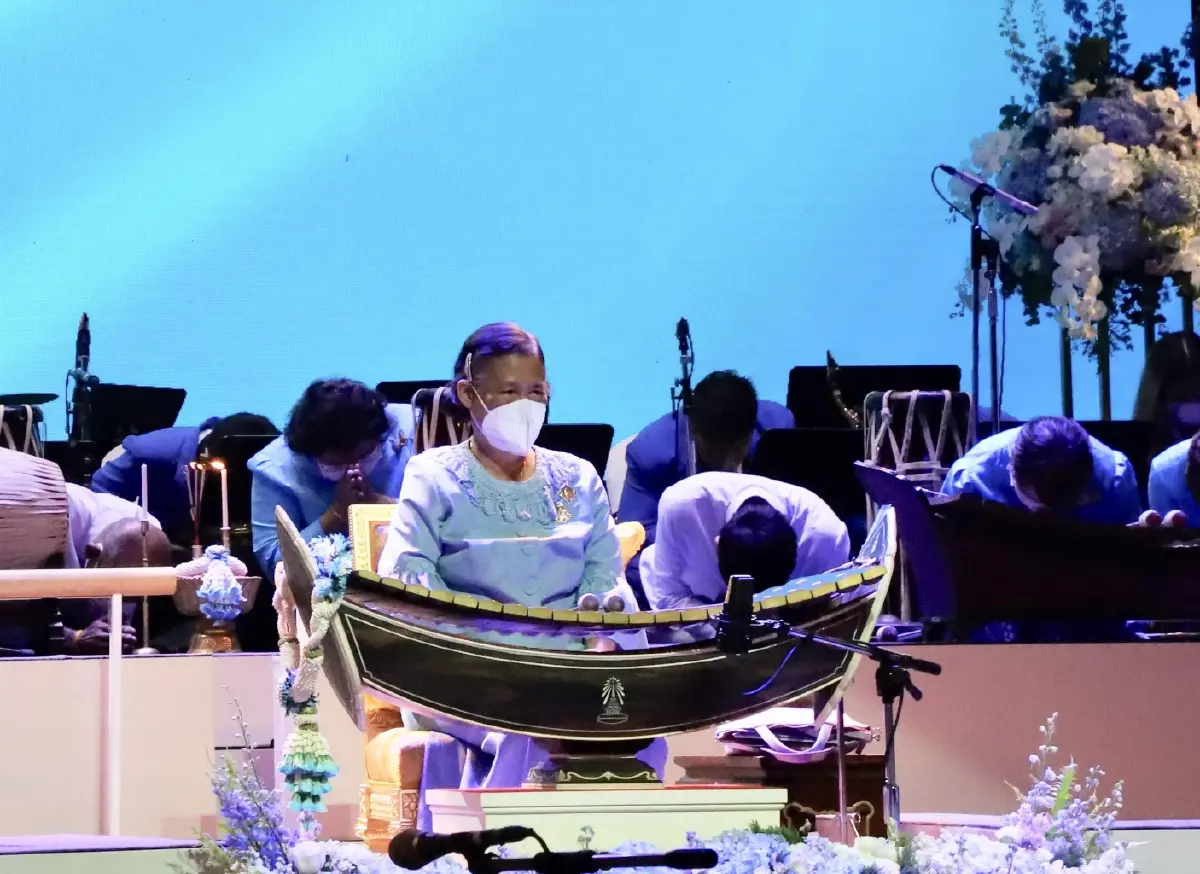 กรมสมเด็จพระเทพฯ ทรงดนตรีไทยในโอกาสวันเฉลิมพระชนมพรรษา 90 พรรษาสมเด็จพระพันปีหลวง