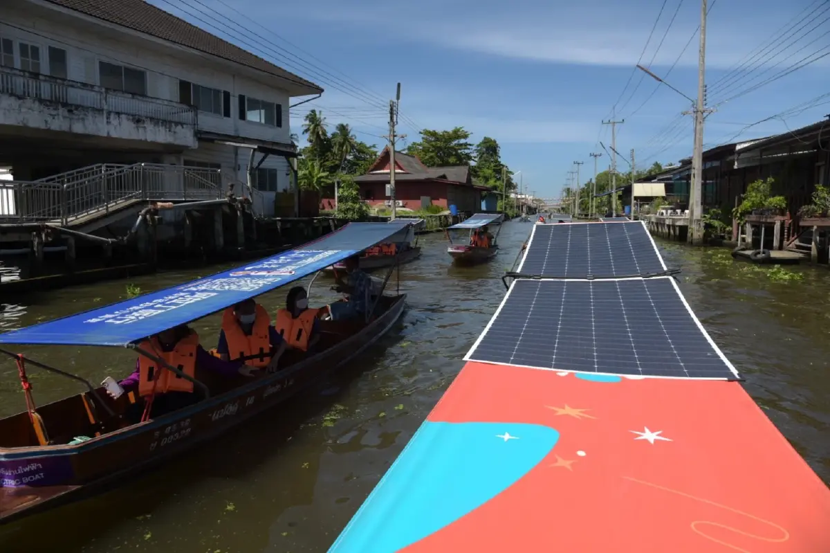 PEA ส่งมอบเครื่องยนต์เรือพลังงานไฟฟ้า ในพื้นที่อำเภอดำเนินสะดวก จังหวัดราชบุรี