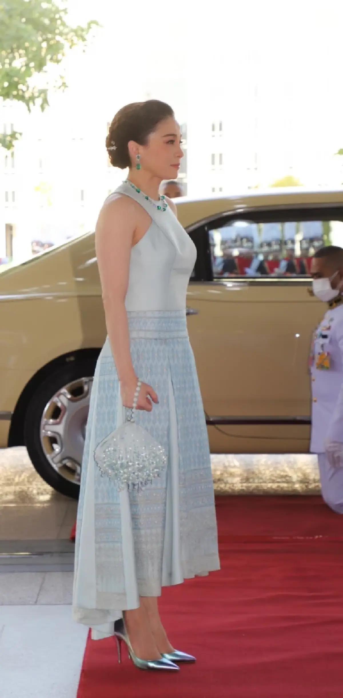 พระราชินี ทอดพระเนตรการแสดง "90 พรรษาสมเด็จพระพันปีหลวง" ท่านผู้หญิงพลอยไพลิน เจนเซน ร่วมขับร้องเพลงพระราชนิพนธ์ ร. 9