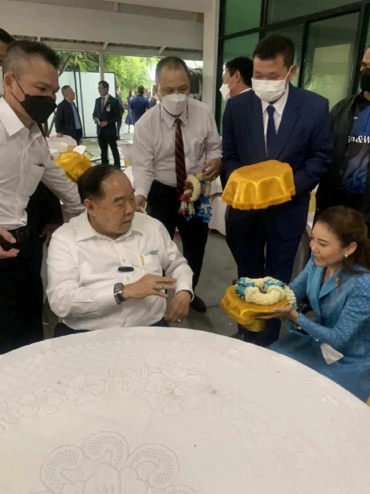 "พปชร." แห่ เบิร์ธเดย์ "ประวิตร" 77 ปี อวย เป็นหัวหน้าพรรคที่รักของพวกเรา