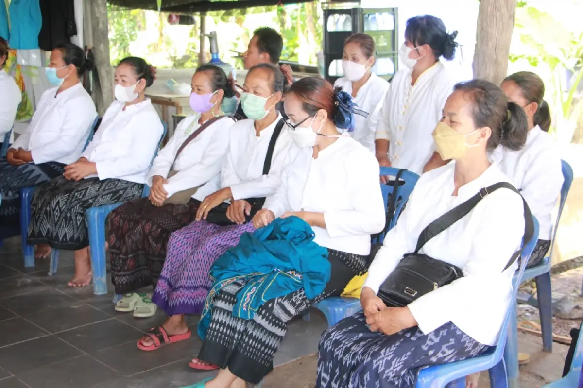 อธิบดีกพร.ส่งโฆษกกรม ลงพื้นที่ชมการฝึกทักษะ เพิ่มมูลค่าผลิตภัณฑ์ “ลองเบิ่งผ้ายาย”