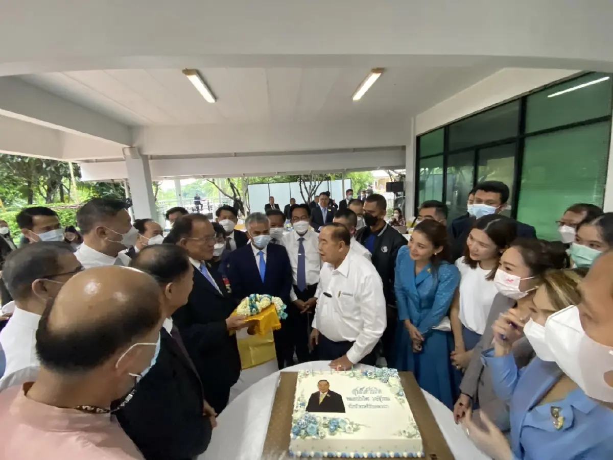 "พปชร." แห่ เบิร์ธเดย์ "ประวิตร" 77 ปี อวย เป็นหัวหน้าพรรคที่รักของพวกเรา