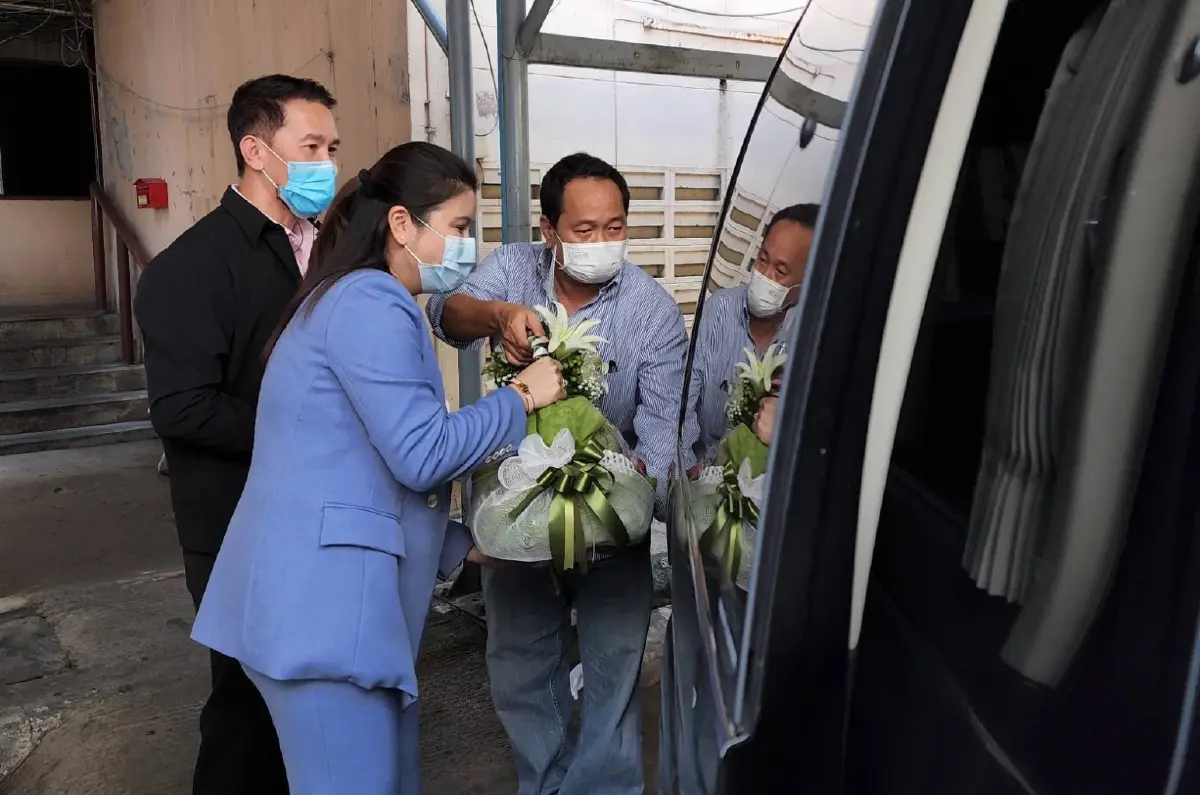บีทีเอส เข้าเยียวยาผู้ที่ได้รับบาดเจ็บอุบัติเหตุบันไดเลื่อน สถานีสุรศักดิ์