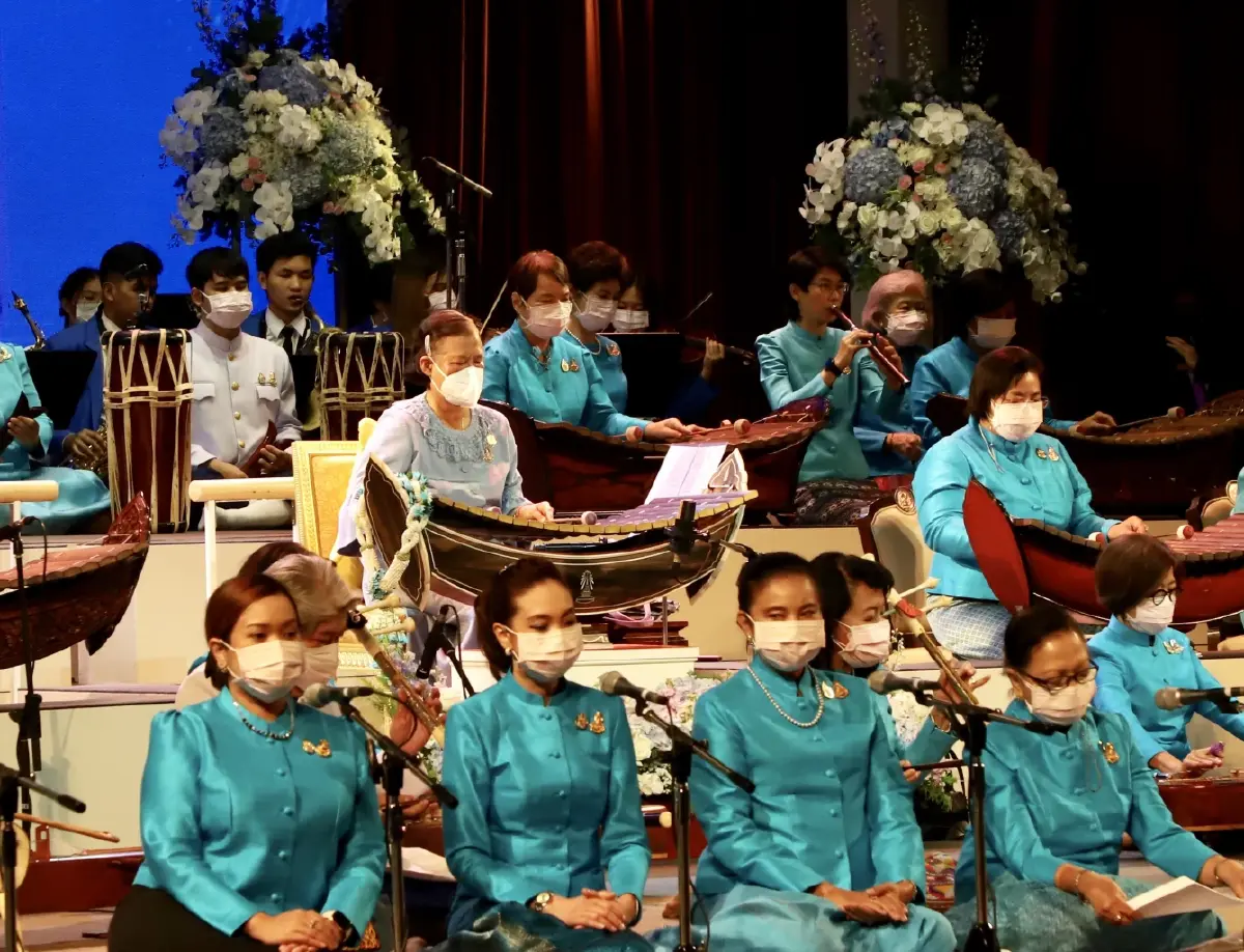 กรมสมเด็จพระเทพฯ ทรงดนตรีไทยในโอกาสวันเฉลิมพระชนมพรรษา 90 พรรษาสมเด็จพระพันปีหลวง