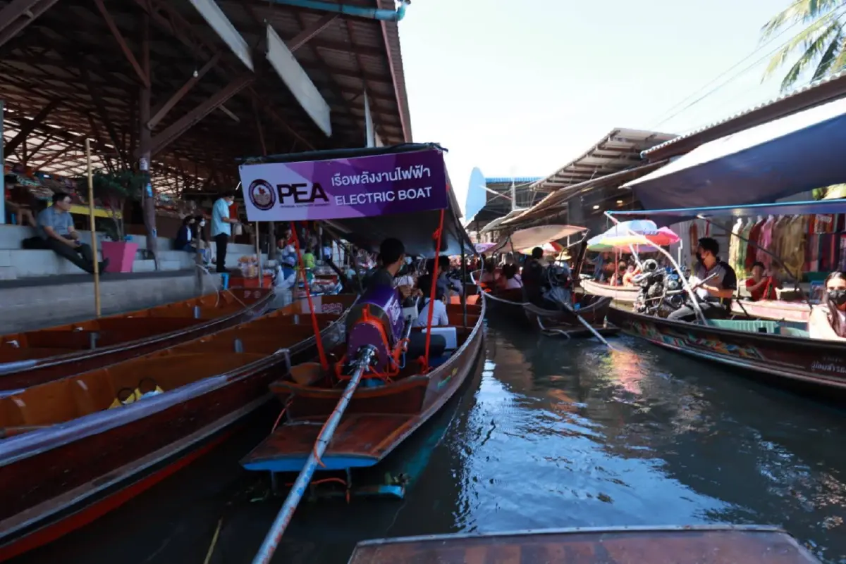 PEA ส่งมอบเครื่องยนต์เรือพลังงานไฟฟ้า ในพื้นที่อำเภอดำเนินสะดวก จังหวัดราชบุรี
