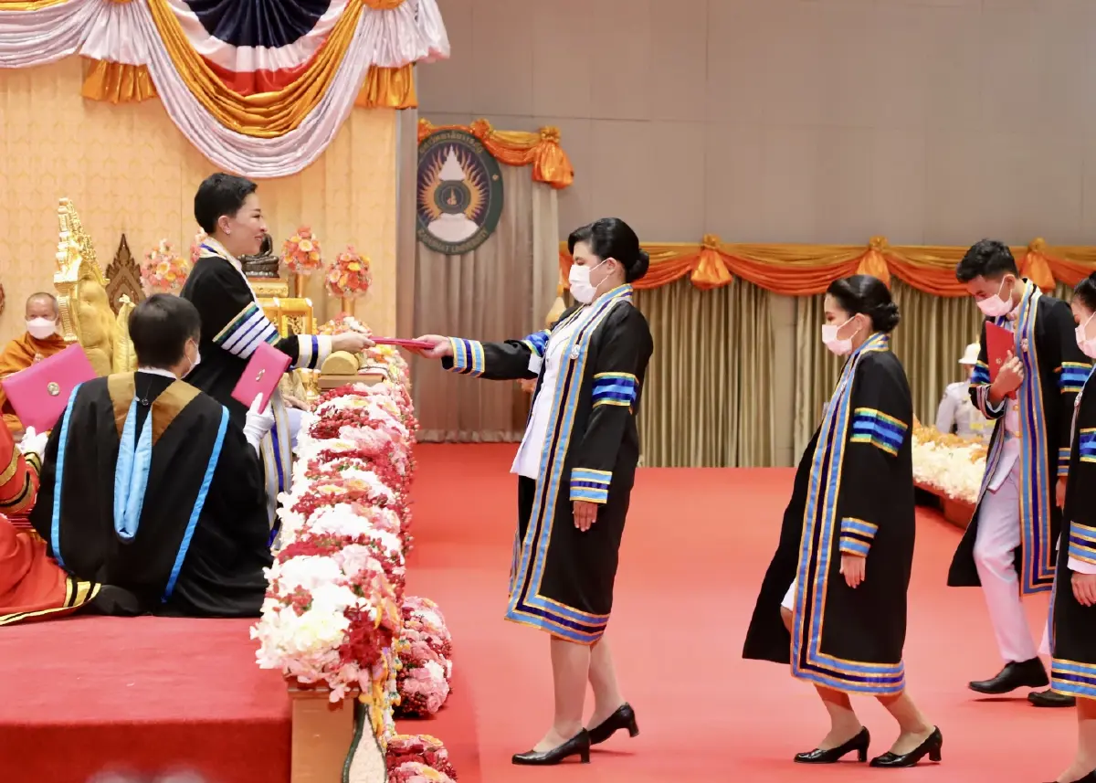 เจ้าฟ้าพัชรกิติยาภาฯ เสด็จแทนพระองค์ พระราชทานปริญญาบัตรแก่ผู้สำเร็จการศึกษา มรภ.เขตภาคกลาง ปีการศึกษา 2560-2562