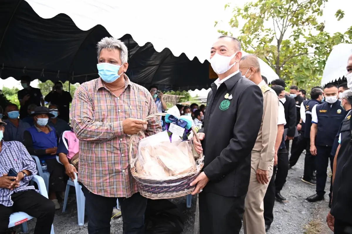 เฉลิมชัย รุดตรวจพื้นที่ตะวันออก สั่ง กรมชลเร่งระบายน้ำท่วมขัง กทม.