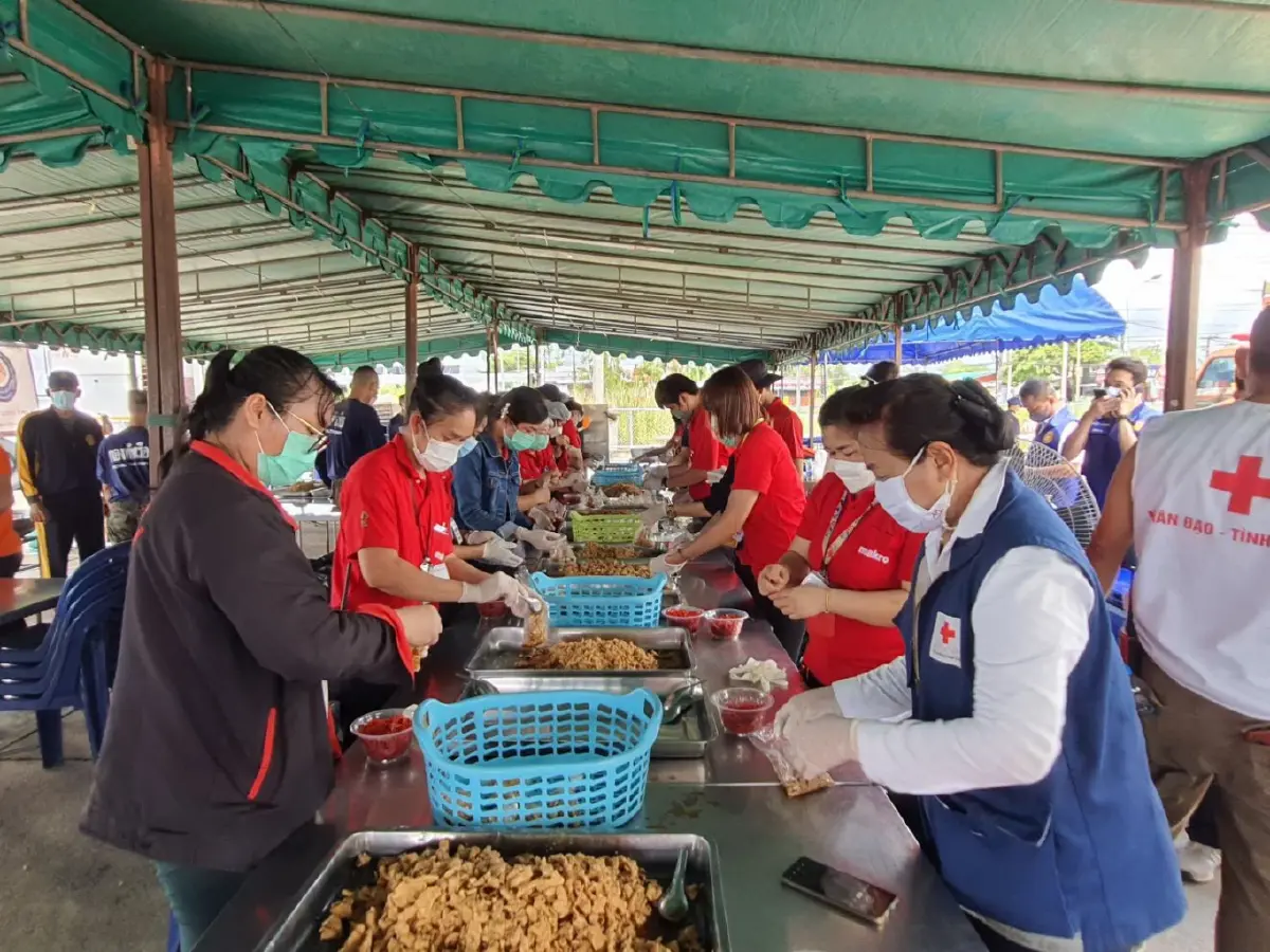 แม็คโคร ร่วมมือภาครัฐและหน่วยงานบรรเทาสาธารณภัย ช่วยเหลือผู้ประสบภัยน้ำท่วม