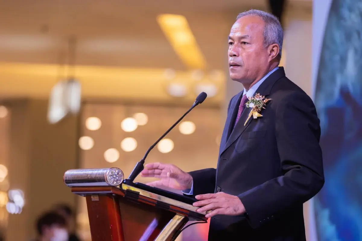 “สินิตย์”มอบโล่พระราชทาน ให้กับผู้ชนะการประกวดออกแบบเครื่องประดับ