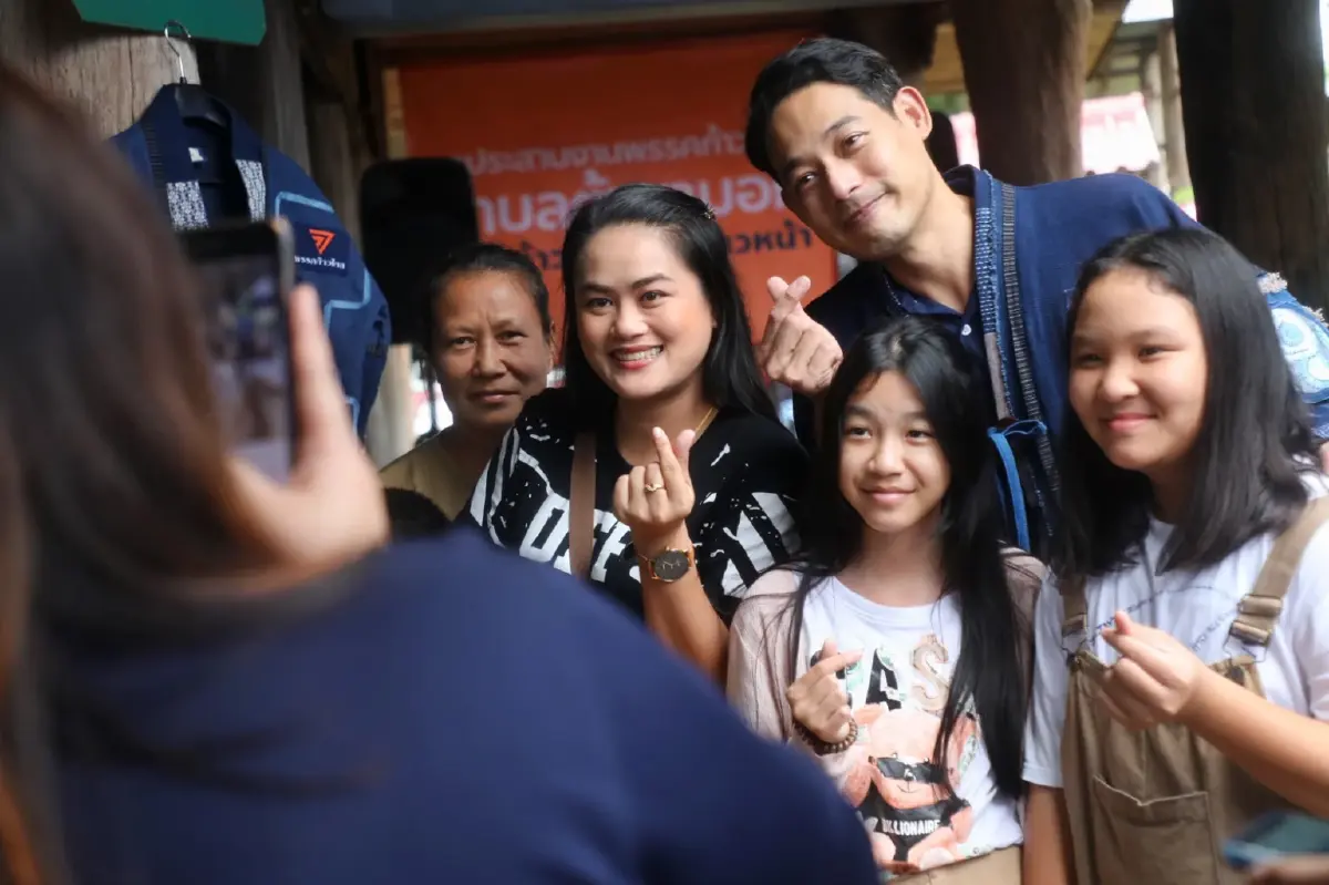 “ก้าวไกล” เปิดตัว “ทนายเคน” ชิง ส.ส.แพร่ “พิธา” ดันเป็นเมืองหลวงสุราก้าวหน้า