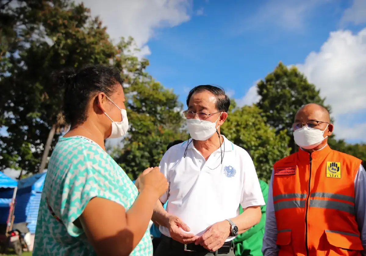 ธ.ก.ส. มอบถุงยังชีพให้เกษตรกรผู้ประสบอุทกภัย จ. ศรีสะเกษ และอุบลราชธานี