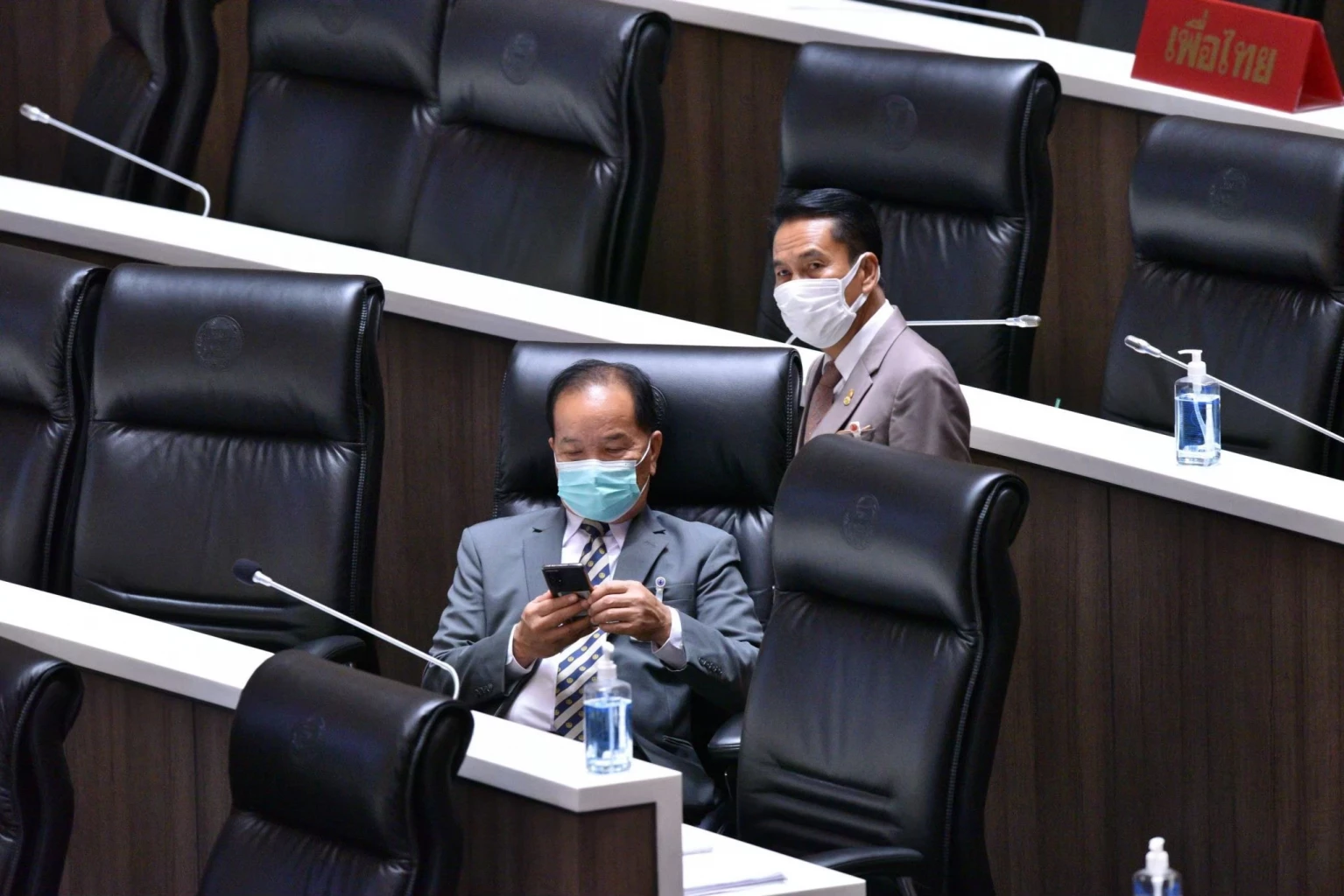 จับตาเกมเตะถ่วง “ร่างพ.ร.บ.กัญชาฯ”  รอยร้าว “พรรคร่วม” เร่งปฏิทิน “ยุบสภา"