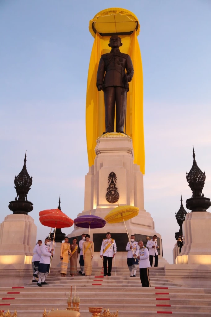 FcCl3gCqcndiOs3vkwOn ในหลวง ทรงเปิด 'พระบรมราชานุสาวรีย์ ร.9'