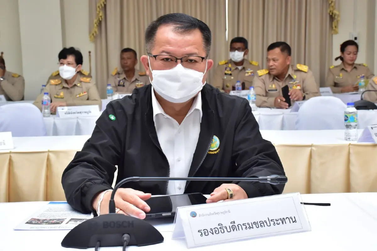 ประวิตร  ลงพื้นที่ สุราษฎร์ธานี  สั่งวางแผนรับมือฝน - น้ำท่วม ภาคใต้