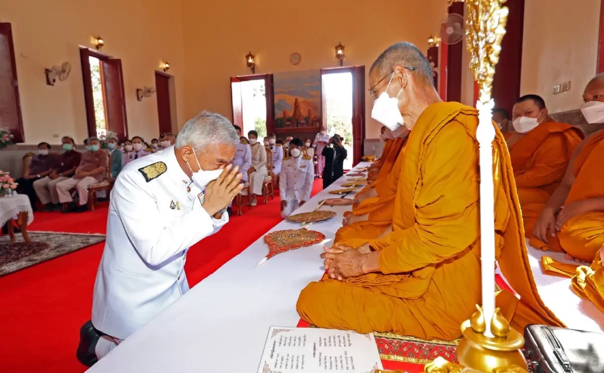 “สุวัจน์”ถวายผ้าพระกฐินพระราชทานของม.ราชภัฏโคราช