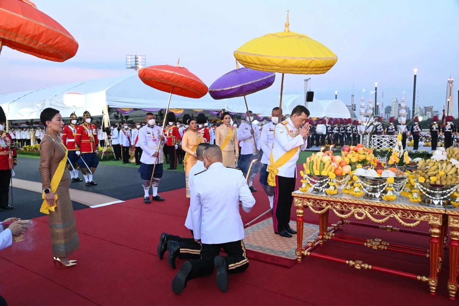 S8qclyfhflsnsQwFdRRT ในหลวง ทรงเปิด 'พระบรมราชานุสาวรีย์ ร.9'