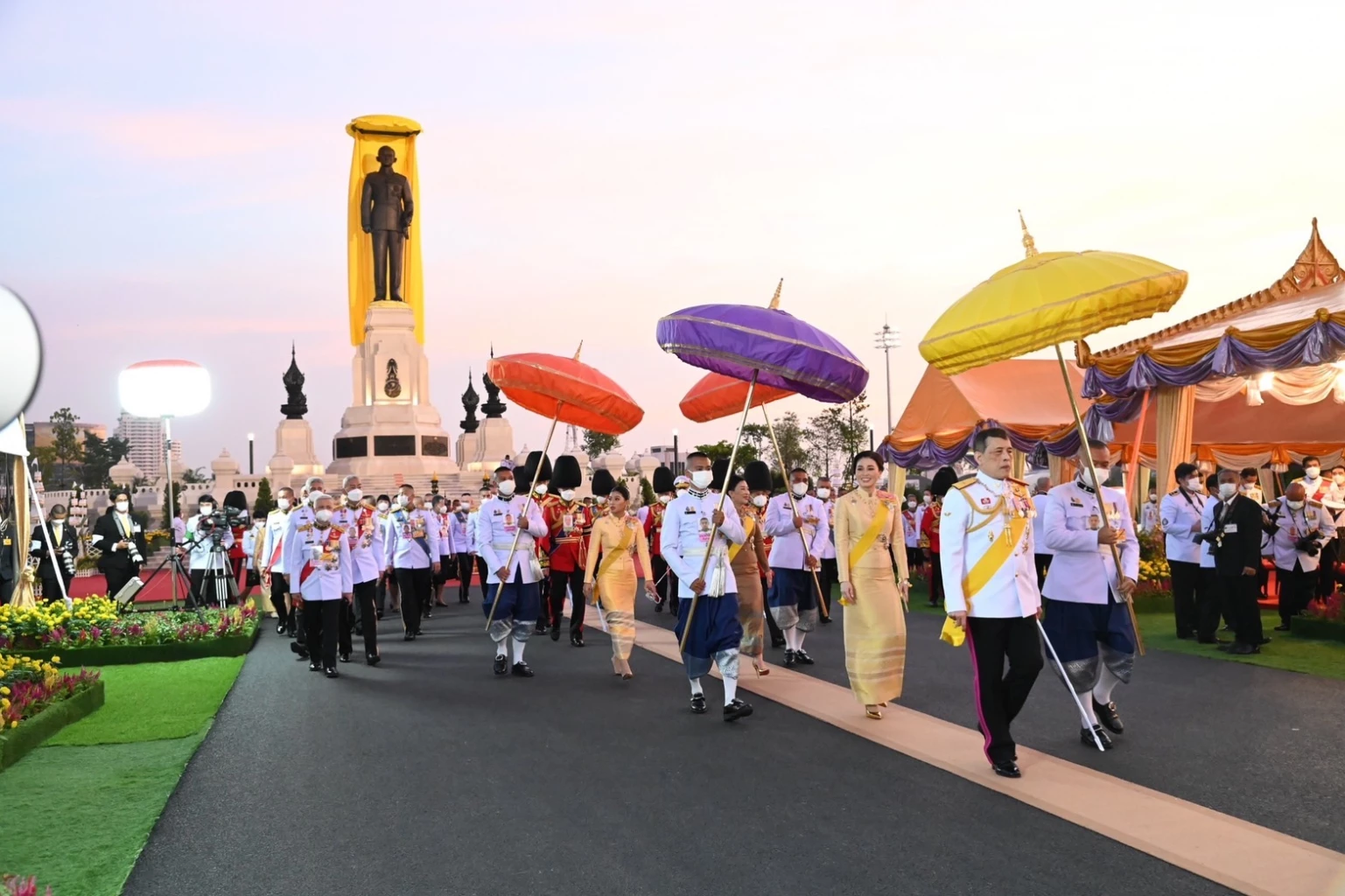 bFhgVC3EnpAh89YLfW2A ในหลวง ทรงเปิด 'พระบรมราชานุสาวรีย์ ร.9'