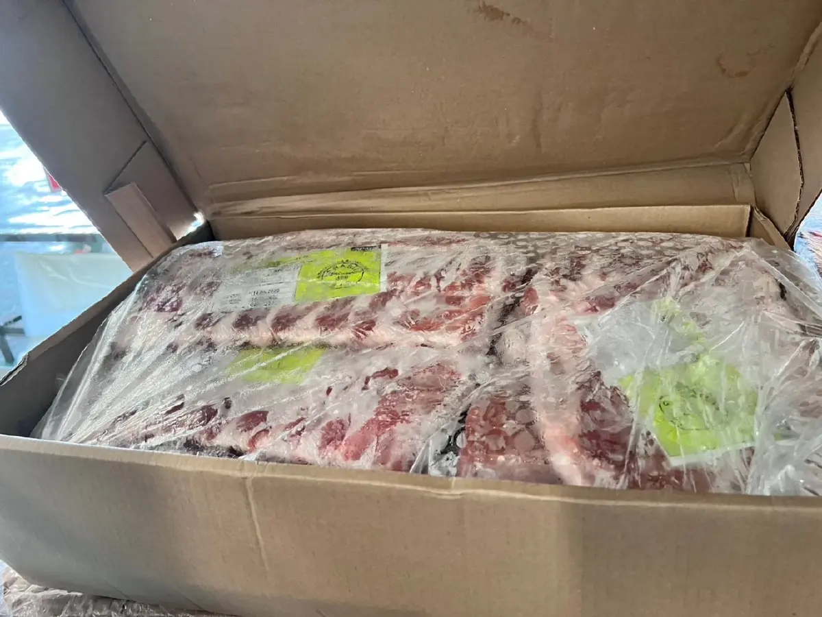 “ปศุสัตว์” บุกตรวจสอบห้องเย็นซุกเนื้อหมู-ไก่เถื่อนล็อตใหญ่กว่า 100 ตัน