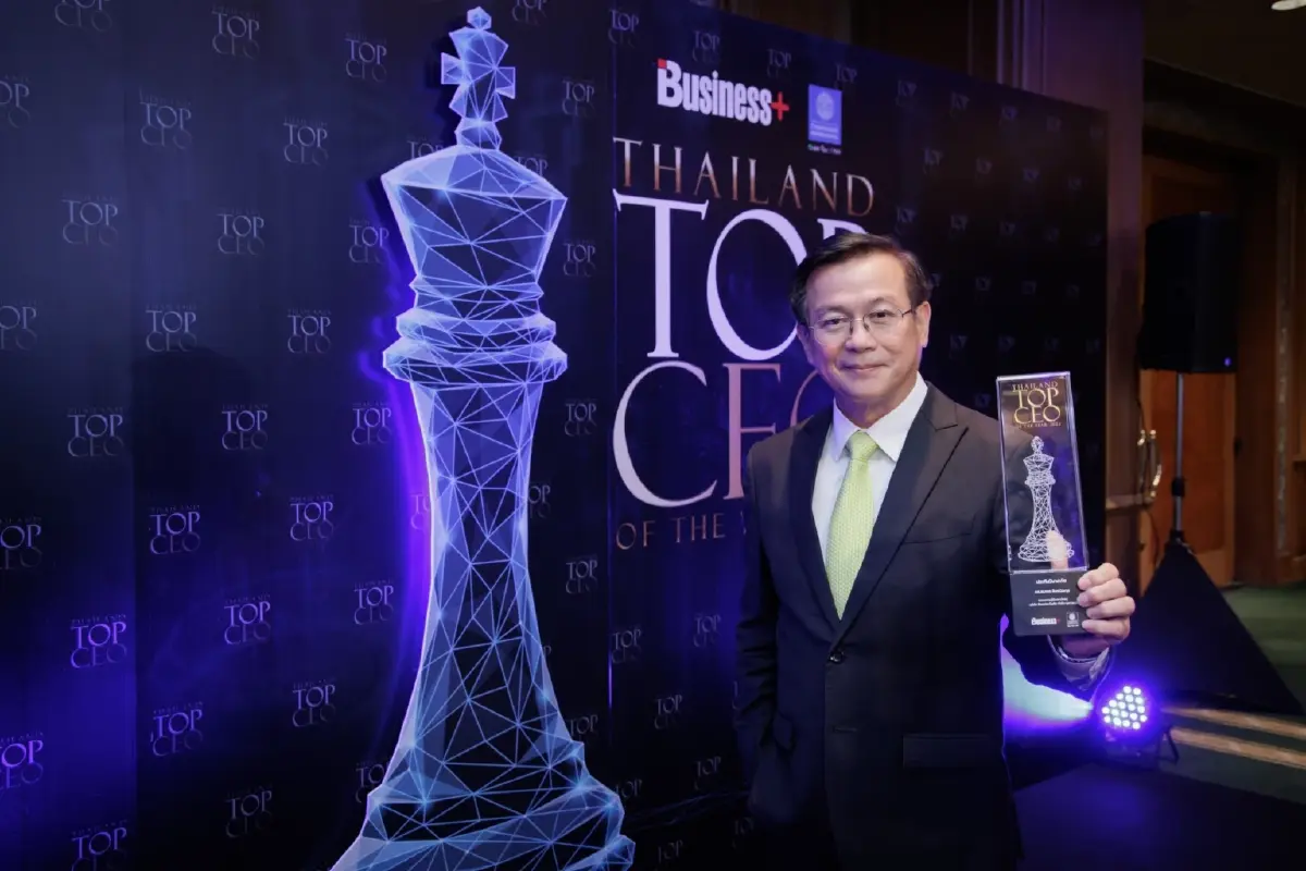 ดร.สมพร คว้ารางวัล สุดยอด CEO ธุรกิจประกันภัย “THAILAND TOP CEO OF THE YEAR 2022”
