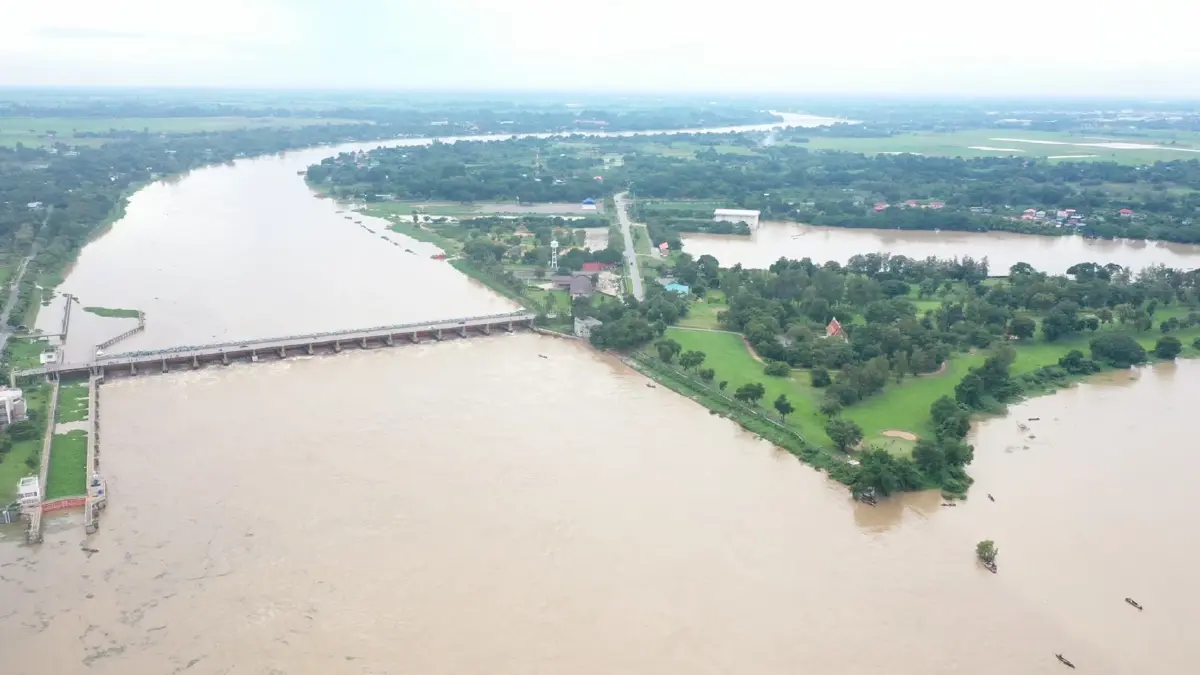 ชลประทาน เตือนระดับน้ำเขื่อนเจ้าพระยายังสูง