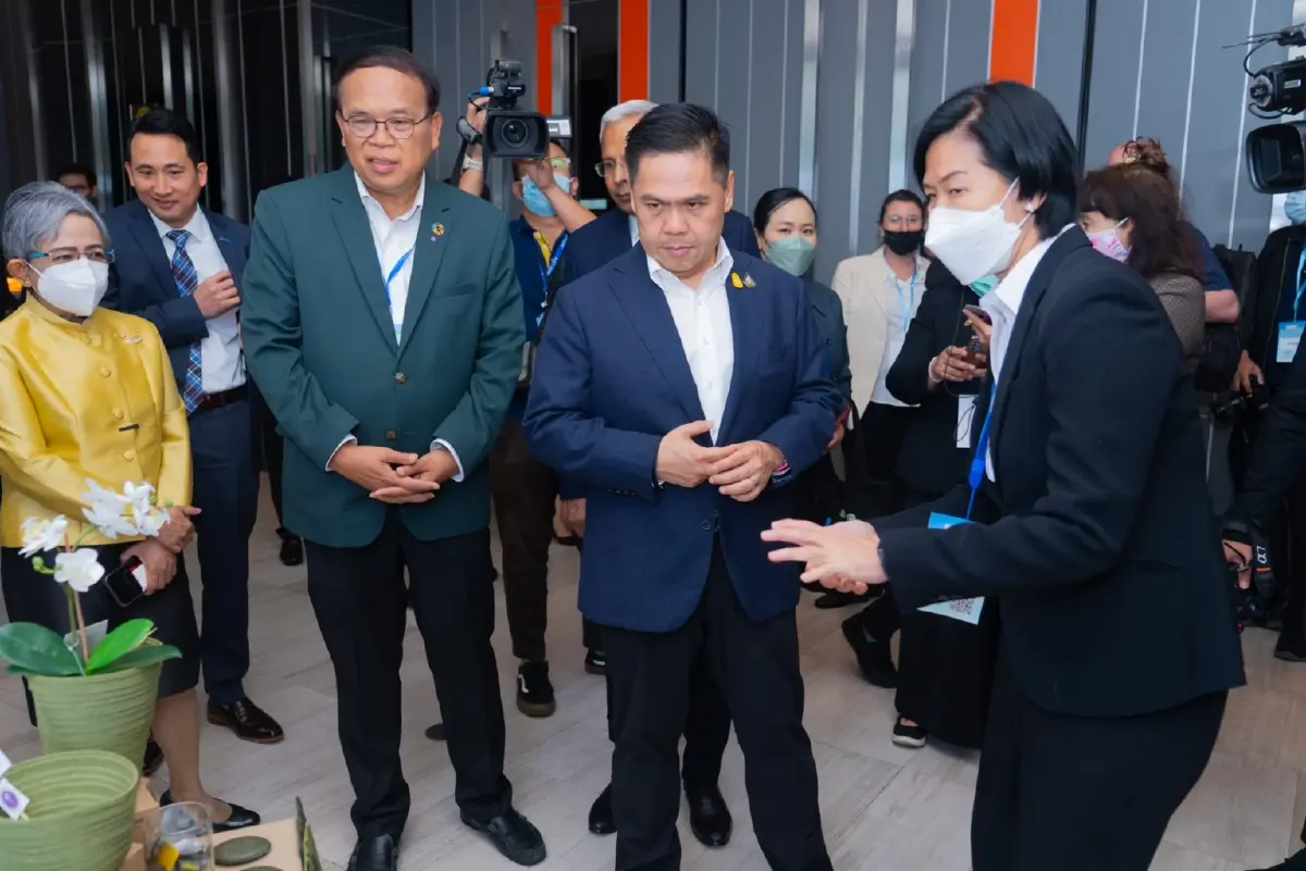 "วราวุธ"  แนะภาคอุตสาหกรรมปรับเปลี่ยนการผลิตเป็นมิตรกับสิ่งแวดล้อม มุ่งสู่เศรษฐกิจหมุนเวียนในระดับภูมิภาคเอเชียแปซิฟิก สู่เป้าหมาย Net Zero GHG พร้อมเดินหน้าตีกรอบขยะอิเล็กทรอนิกส์ของไทยภายในปี 2025