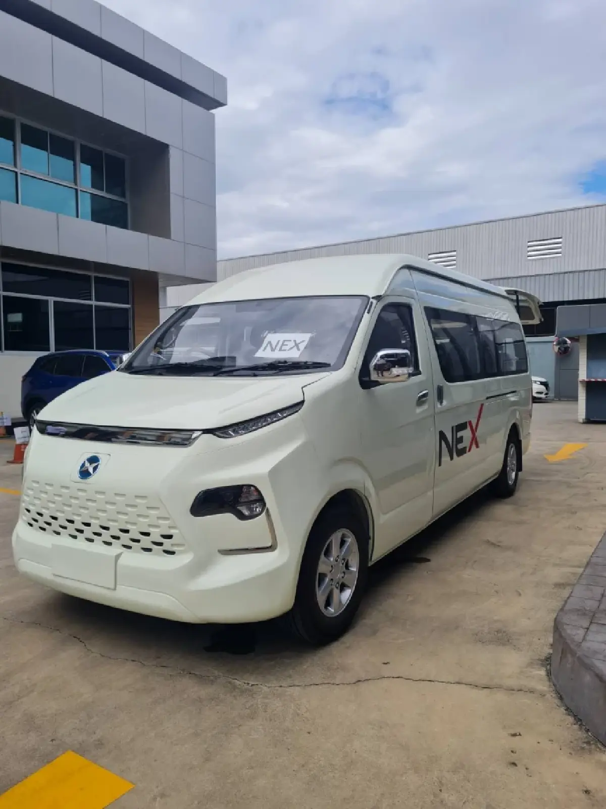 'เน็กซ์' เปิดตัวรถตู้ไฟฟ้าวีไอพี หวังขยายฐานลูกค้า ดันไทยขึ้น EV Hub