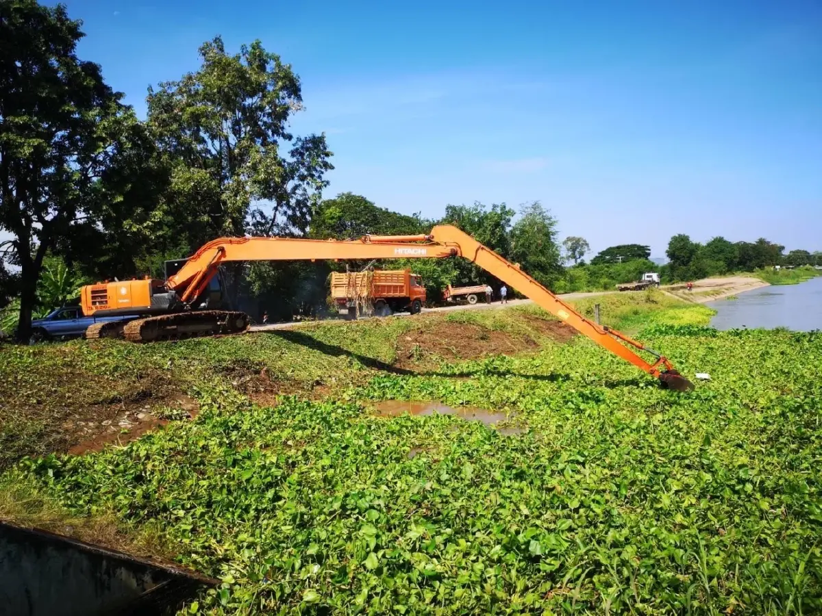 กรมชลประทาน ระบายน้ำท่วมขังออกจากพื้นที่ลุ่มต่ำอย่างต่อเนื่อง