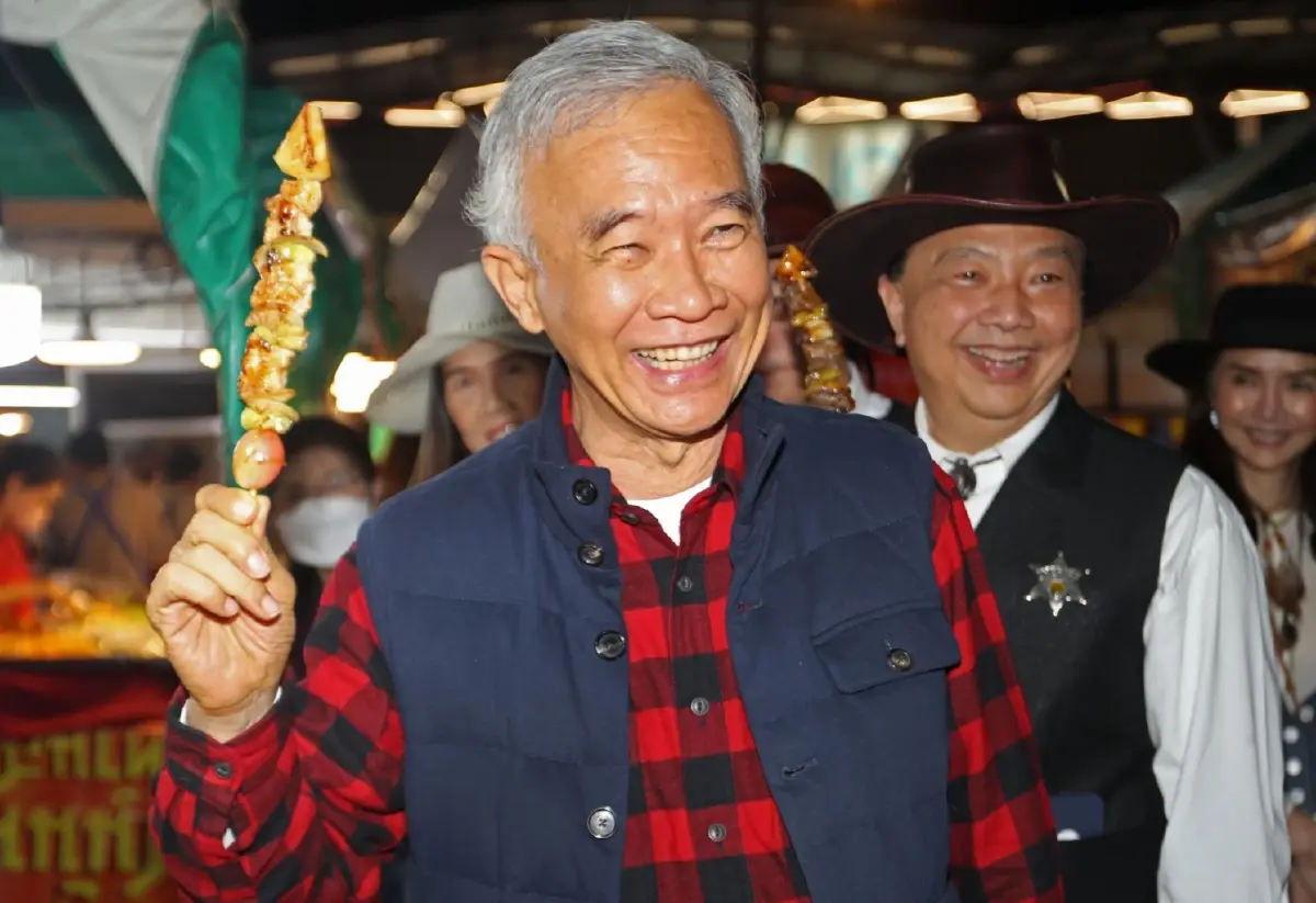 ชื่นใจ “โคราชวากิว” เสิร์ฟผู้นำเอเปค “ผ้าไหมปักธงชัย” ของที่ระลึกสื่อสารทั่วโลก