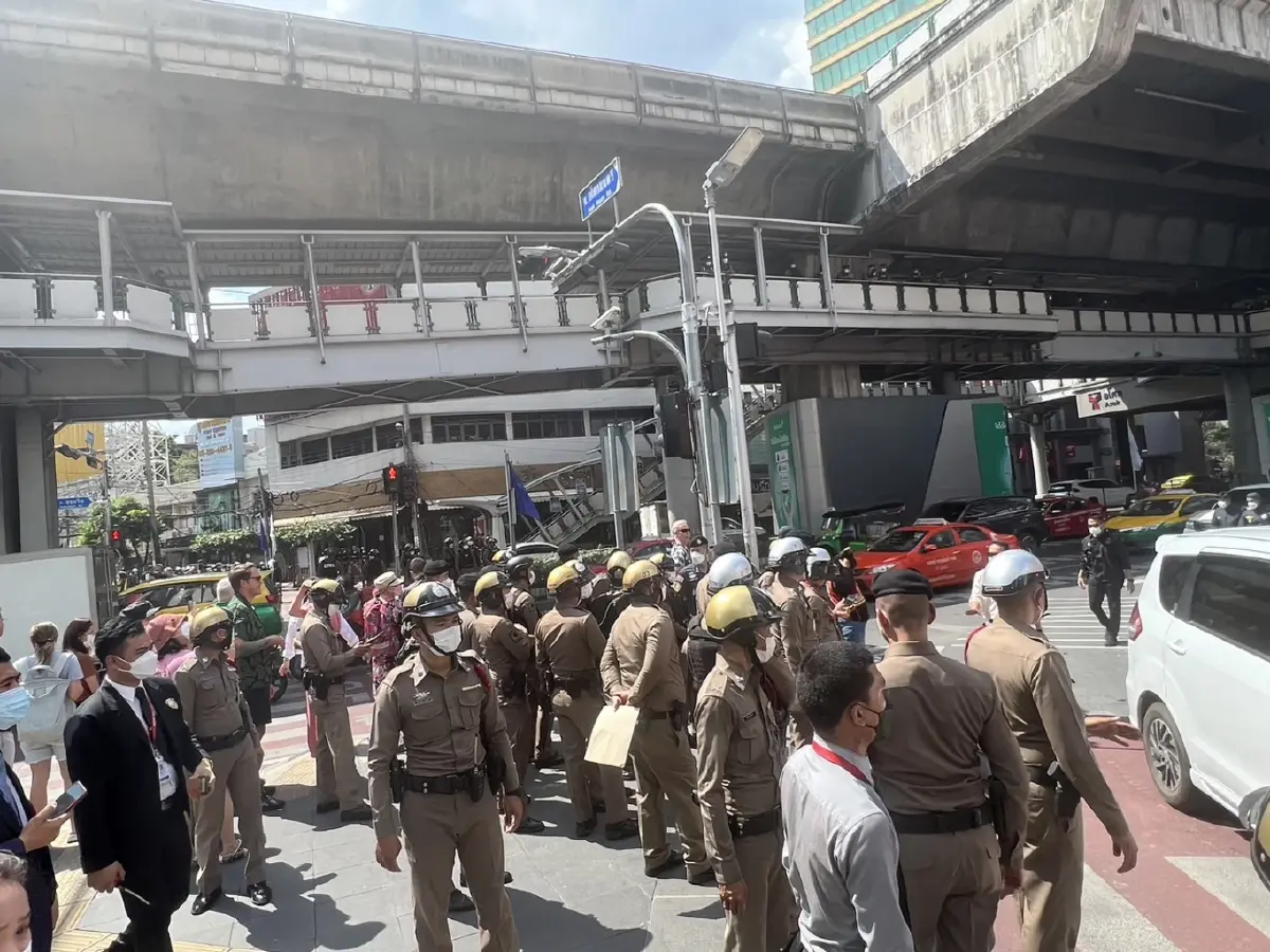 "ม็อบ" ต้านเอเปค ปะทะเจ้าหน้าที่ตำรวจ ระดมกำลังสกัดวุ่น