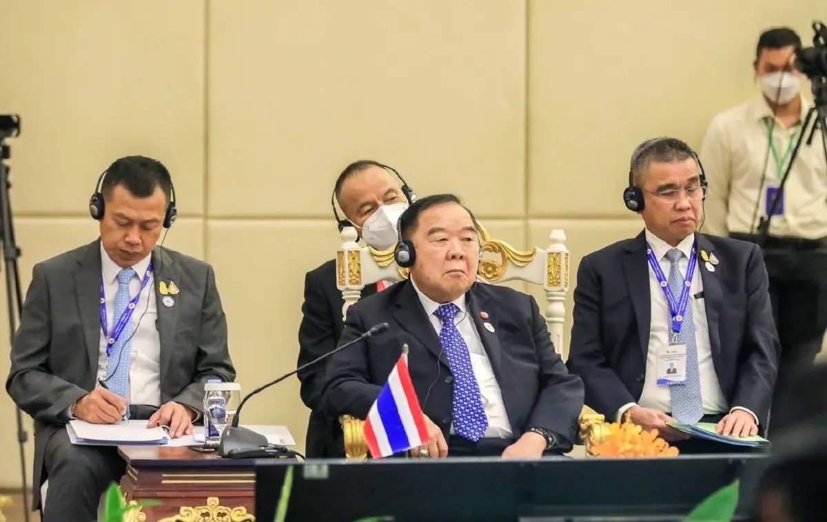 "บิ๊กป้อม" ร่วมประชุม รมว.กลาโหมอาเซียน ย้ำ อาเซียน เป็นหนึ่งเดียว