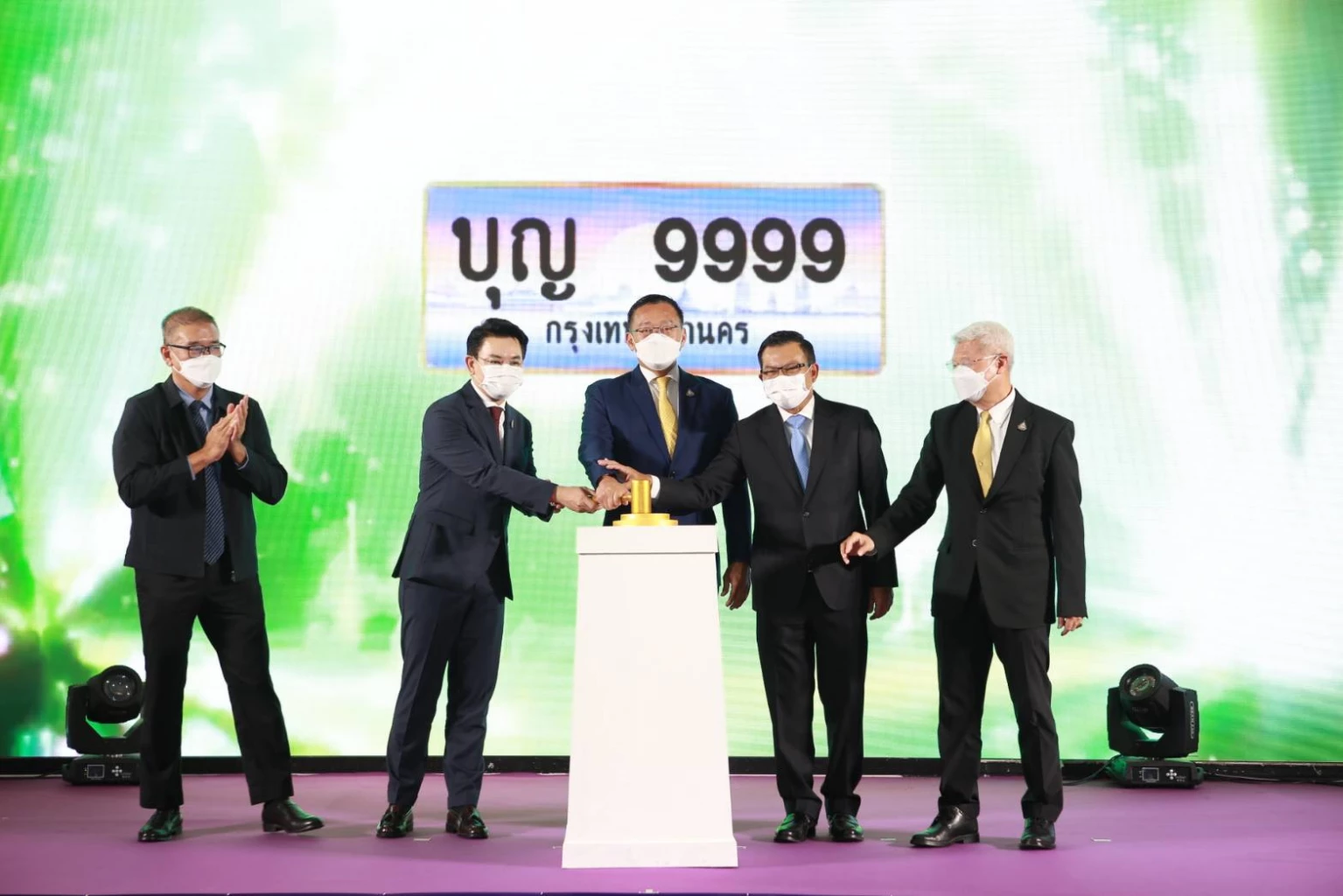 ขนส่งเตรียมเปิดประมูลทะเบียนพิเศษครั้งที่ 3 คาด 'เงิน 9999' โกยรายได้สููง