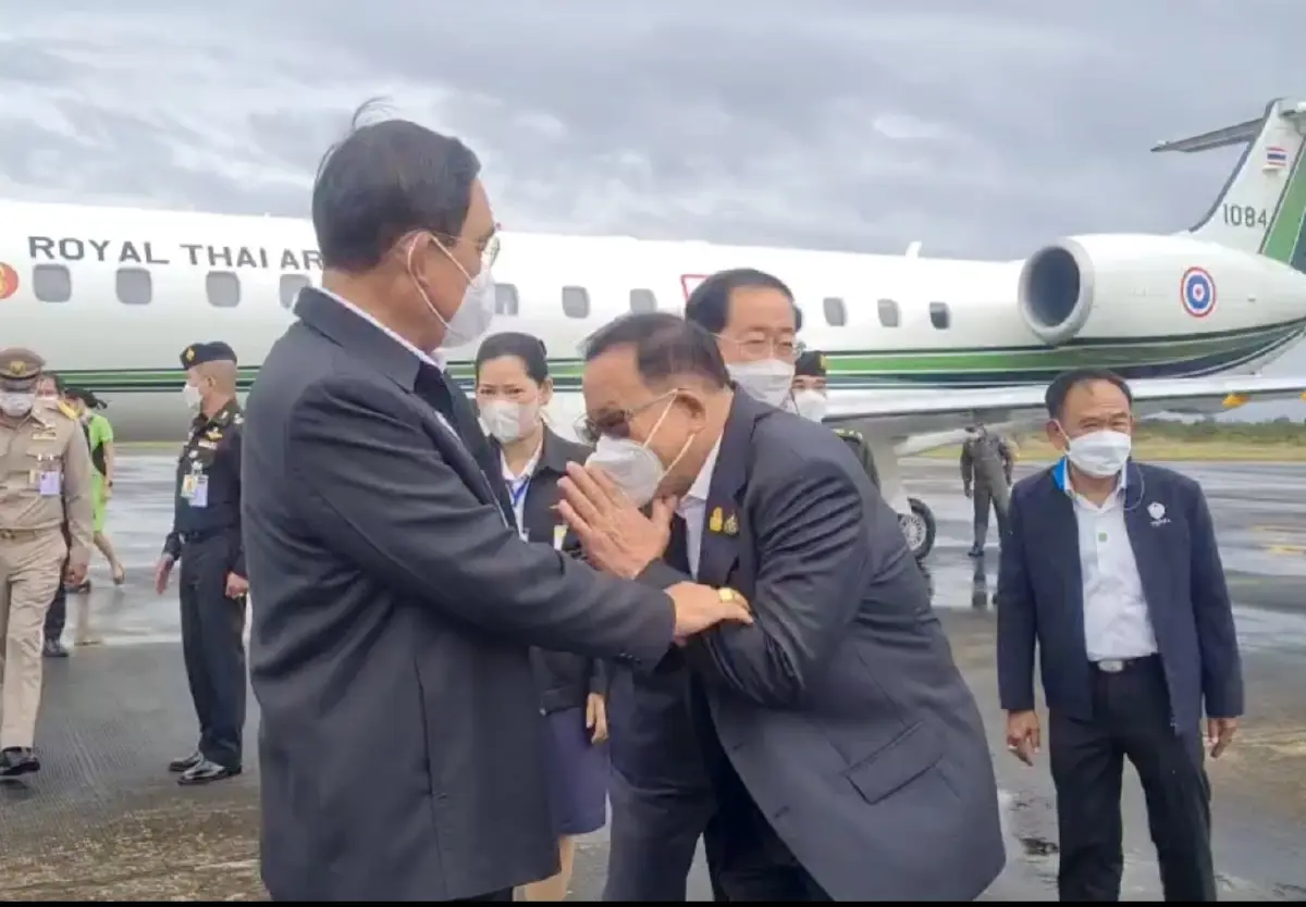 “นายกฯ” หอบ “สุชาติ-ชัยวุฒิ” ลงพื้นที่เพชรบูรณ์ ช่วยเหลือรายได้ชาวนา