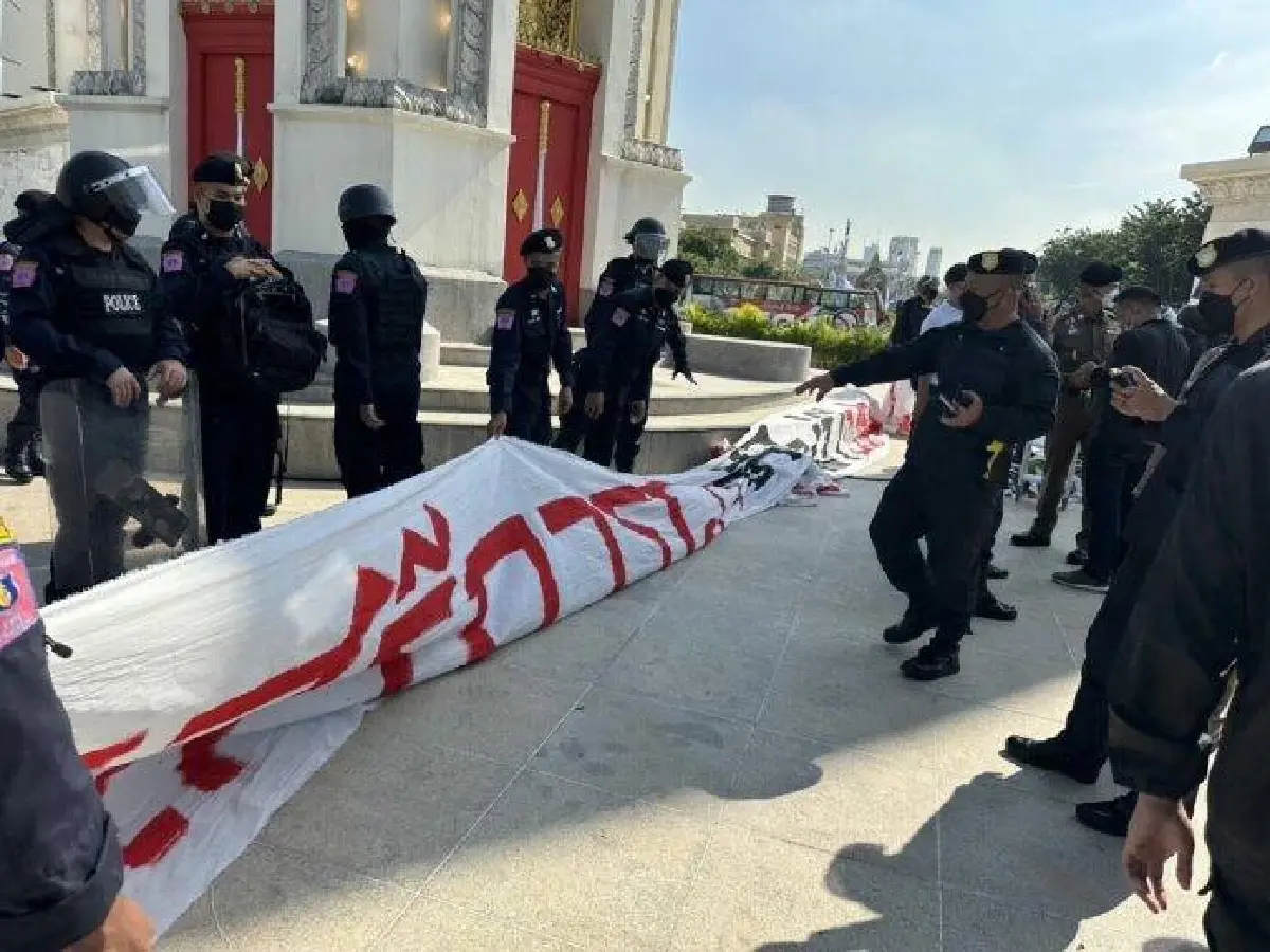 "ม็อบ" ต้านเอเปค ปะทะเจ้าหน้าที่ตำรวจ ระดมกำลังสกัดวุ่น