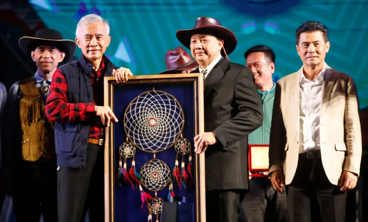 ชื่นใจ “โคราชวากิว” เสิร์ฟผู้นำเอเปค “ผ้าไหมปักธงชัย” ของที่ระลึกสื่อสารทั่วโลก