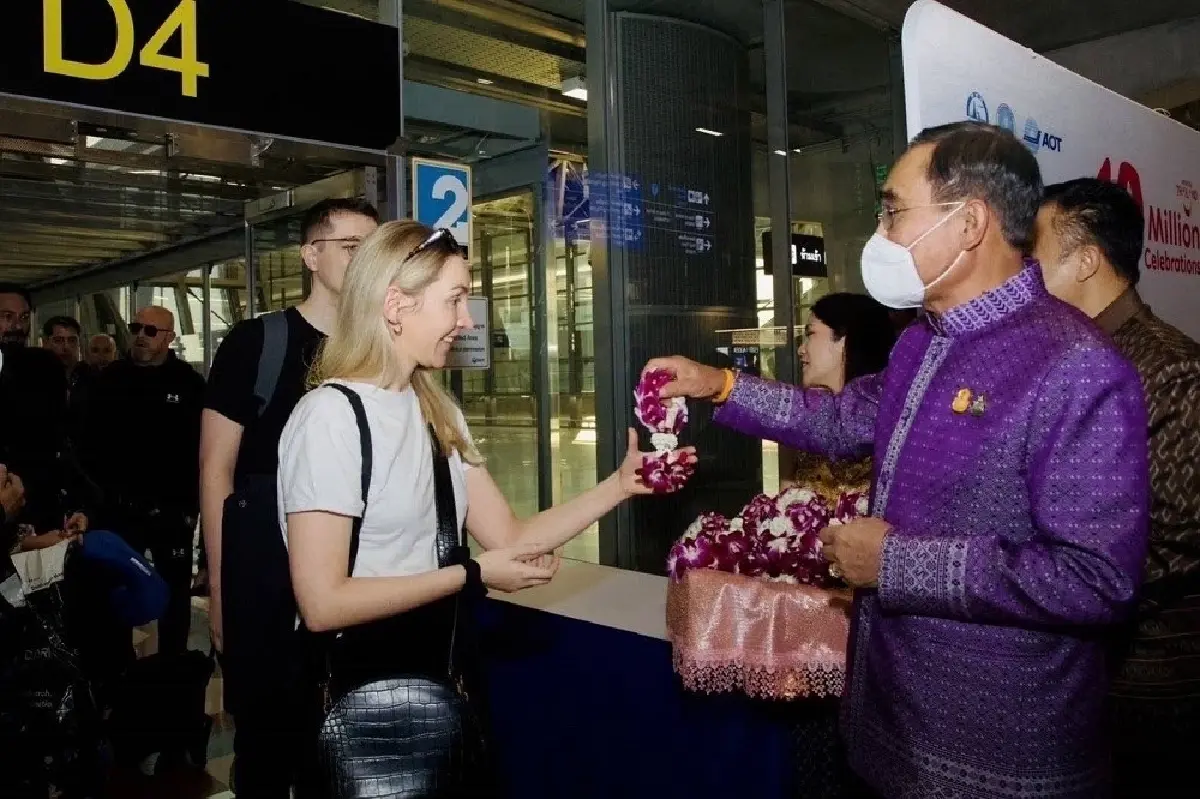 10 ล้านแล้วจ้า! “ประยุทธ์” ร่วมฉลองยอด "ต่างชาติเที่ยวไทย" ตามเป้าปี 65