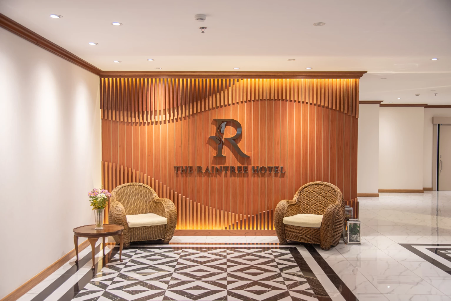 “The Raintree Hotel Chiang Mai” โรงแรมสไตล์อังกฤษที่กลับมาแล้วยังคิดถึง