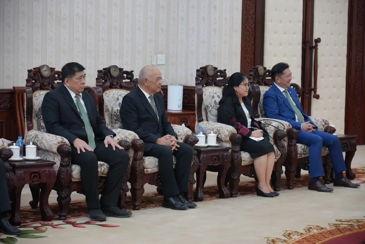 “วราวุธ ศิลปอาชา” เข้าพบ นายกรัฐมนตรี สปป.ลาว แลกเปลี่ยนแนวทางแก้ปัญหาการเปลี่ยนแปลงสภาพภูมิอากาศ