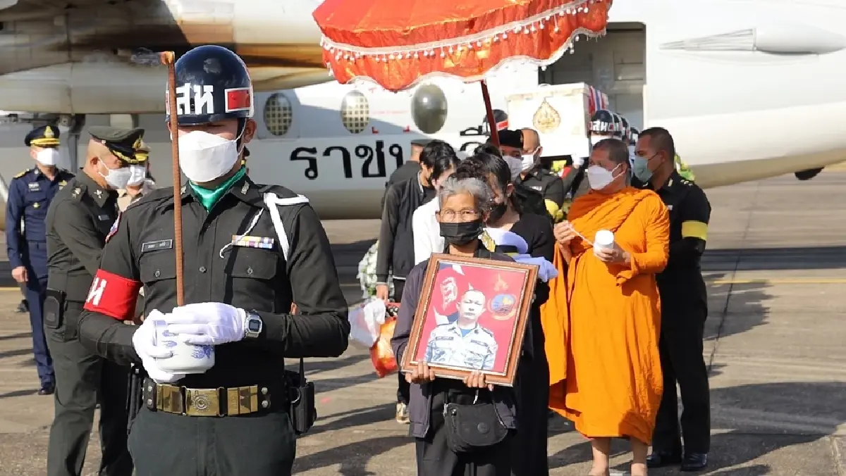 เคลื่อนร่าง "จ่าเอกบุญเลิศ" กำลังพล "เรือหลวงสุโขทัย" ถึงบ้านเกิด จ.บึงกาฬ