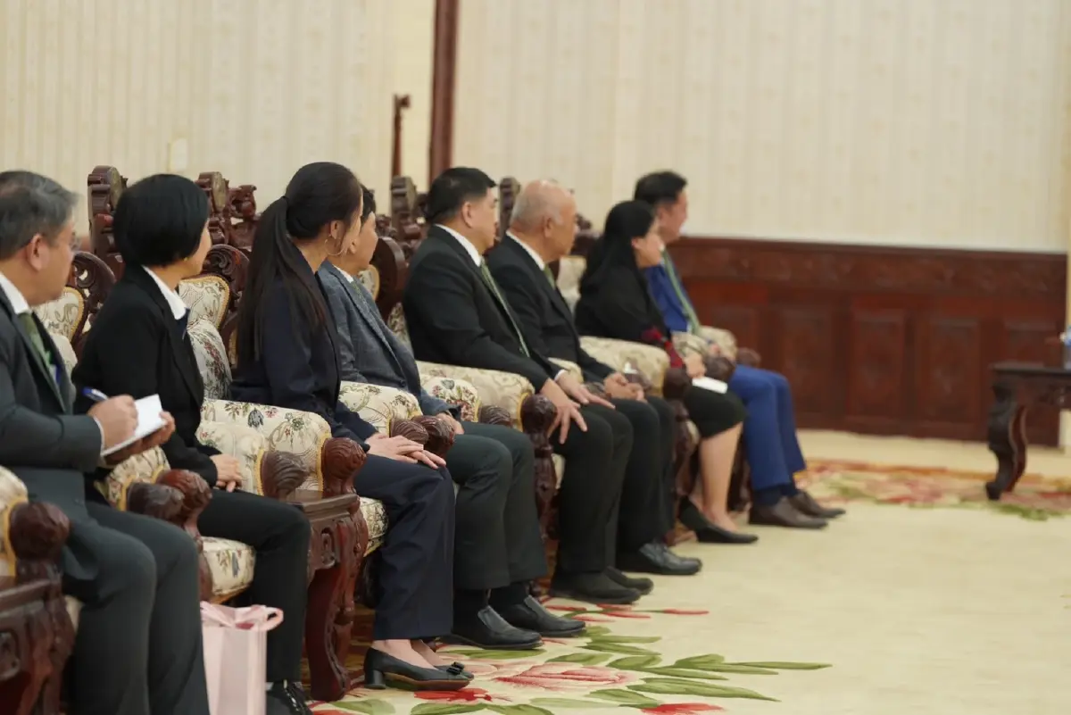 “วราวุธ ศิลปอาชา” เข้าพบ นายกรัฐมนตรี สปป.ลาว แลกเปลี่ยนแนวทางแก้ปัญหาการเปลี่ยนแปลงสภาพภูมิอากาศ