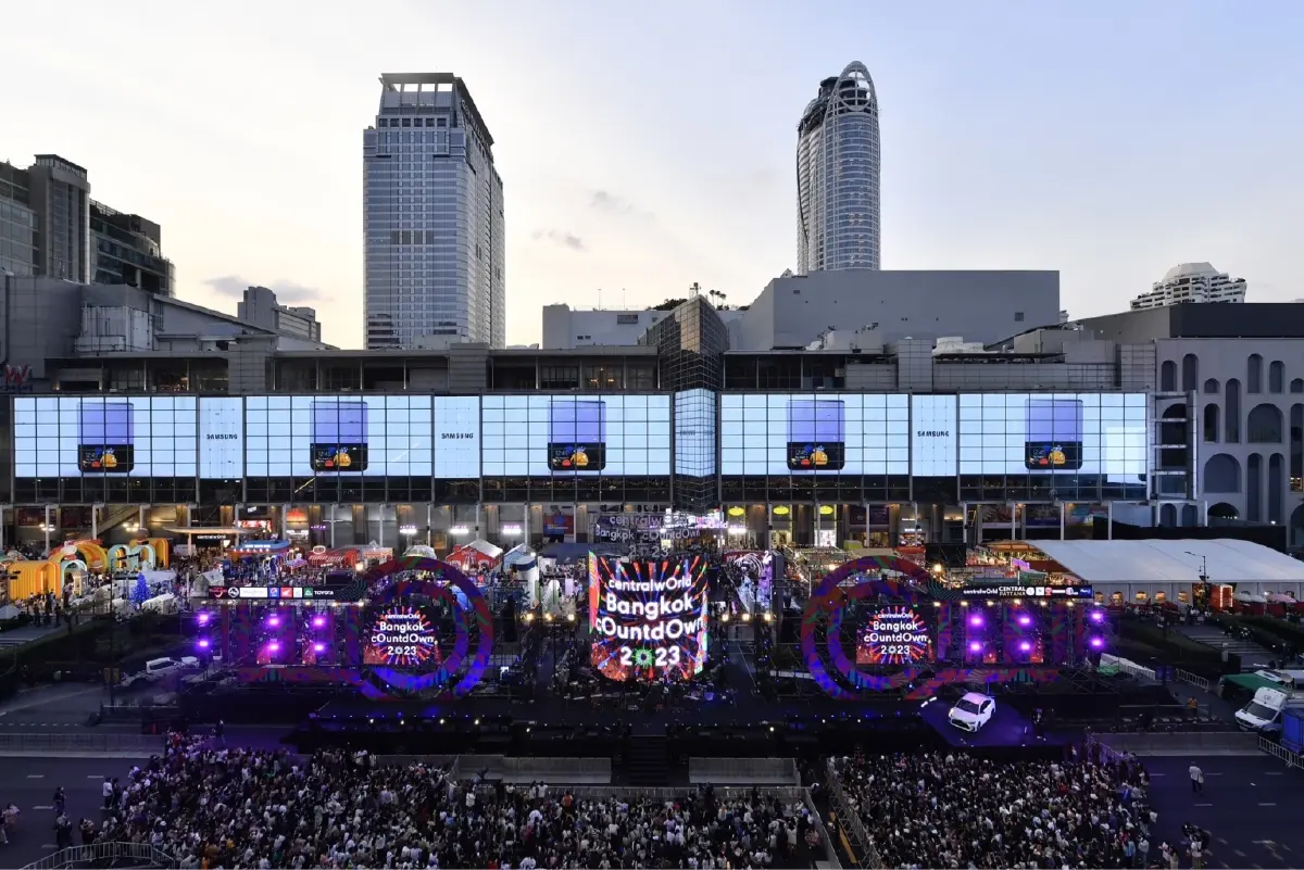 เซ็นทรัลเวิลด์เคาท์ดาวน์คึกคัก ผู้ร่วมงานวิ่งกรูหลังประตูเปิด​