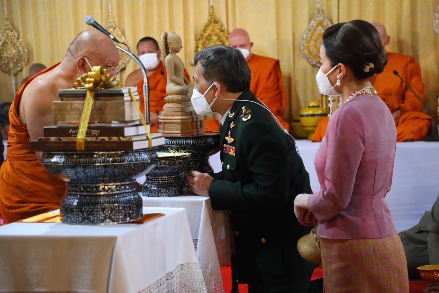 ในหลวง พระราชินี ทรงตัดหวายลูกนิมิตอุโบสถ วัดป่านานาชาติ