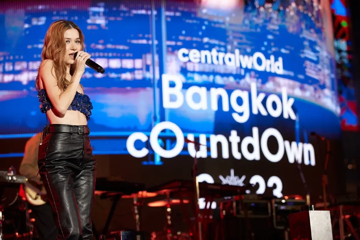 เซ็นทรัลเวิลด์เคาท์ดาวน์คึกคัก ผู้ร่วมงานวิ่งกรูหลังประตูเปิด​