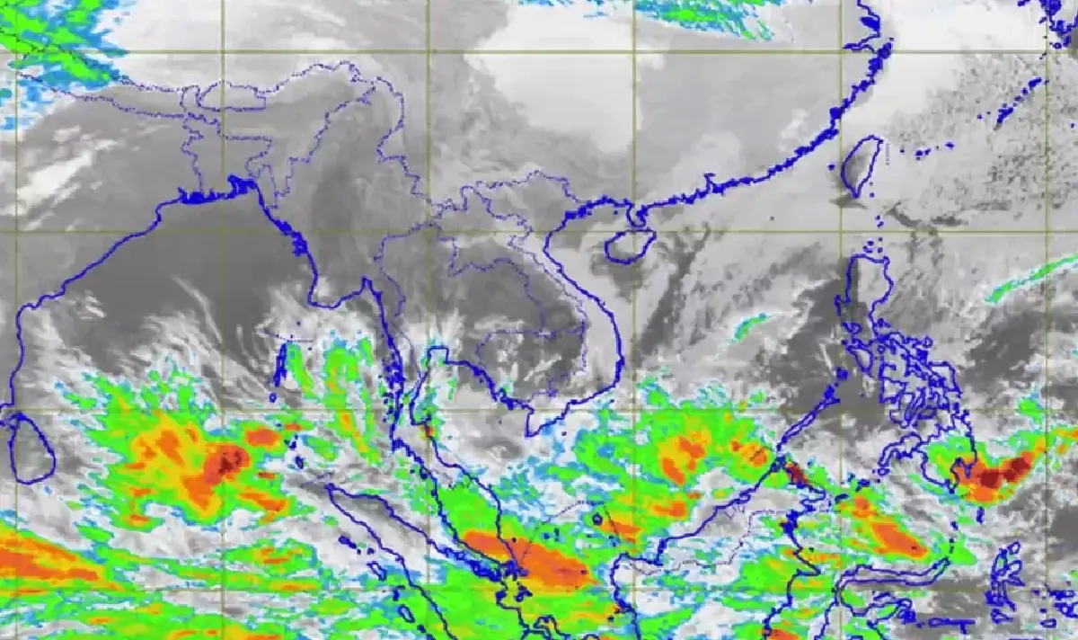 อุตุฯใต้เตือน ฝนตกหนัก - คลื่นลมแรง คลื่นยักษ์สูง 4 เมตรพัดถล่มอ่าวประจวบฯ