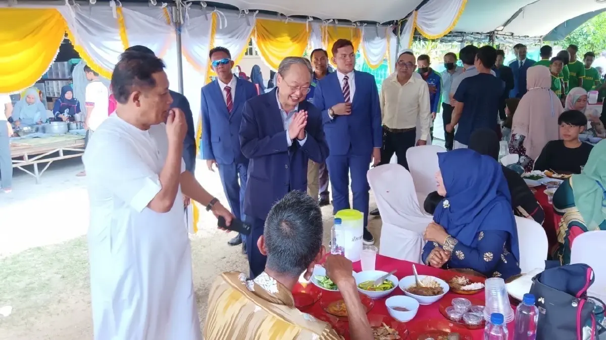 “สนธิรัตน์”ย้ำสัมพันธ์” สร้างอนาคตไทย-บ้านใหญ่นราธิวาส”เหนียวแน่น