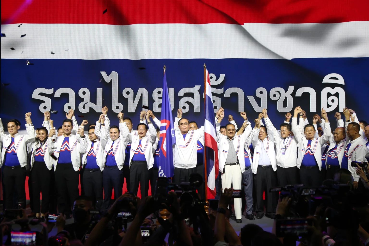 เปิดภาพบรรยากาศ "บิ๊กตู่" เปิดตัวร่วม "รทสช." พร้อมแกนนำพรรค-ว่าที่ผู้สมัคร ส.ส.